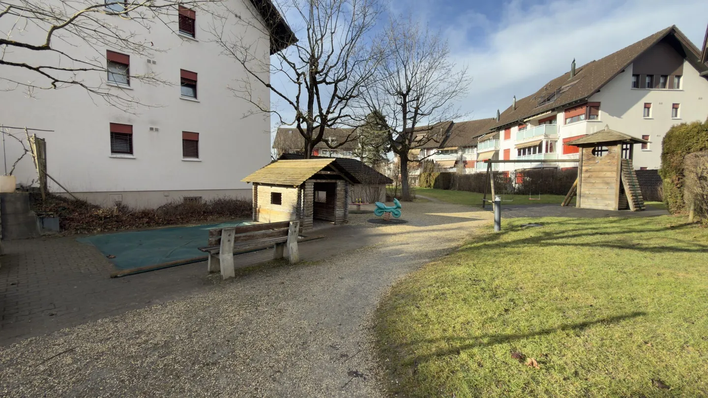 Spacious Penthouse Apartment with Privacy, View & Additional Rooms - Villmergen - Photo 5 of 28