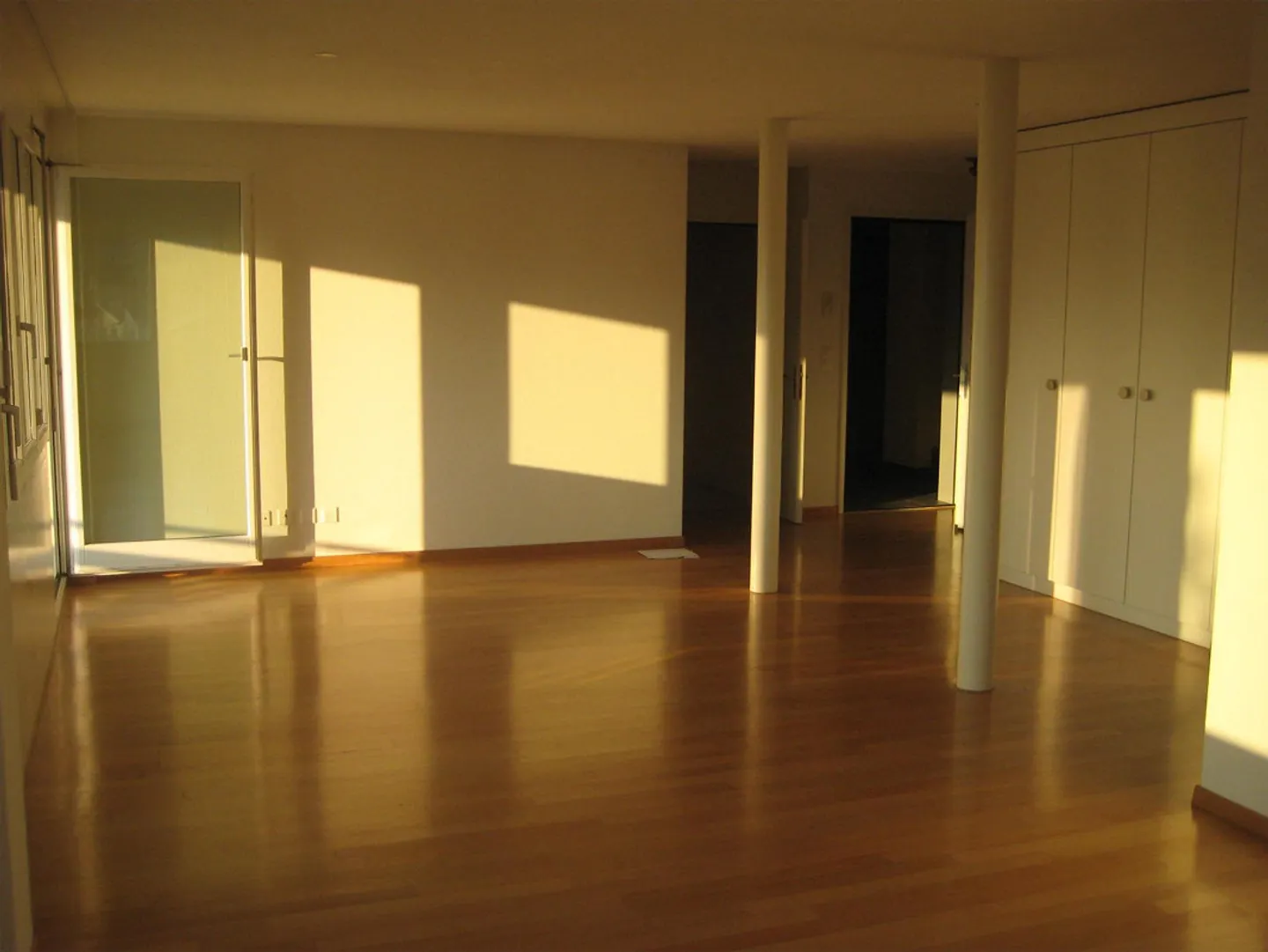 Appartement spacieux de 4,5 pièces incluant un box de garage + place de parking - Photo 5 sur 11