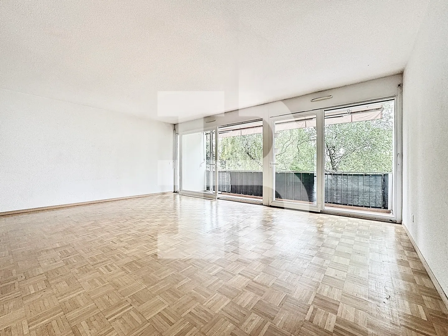 Bellissimo appartamento di 4,5 stanze in una posizione tranquilla e vicino ai servizi - Foto 3 di 10