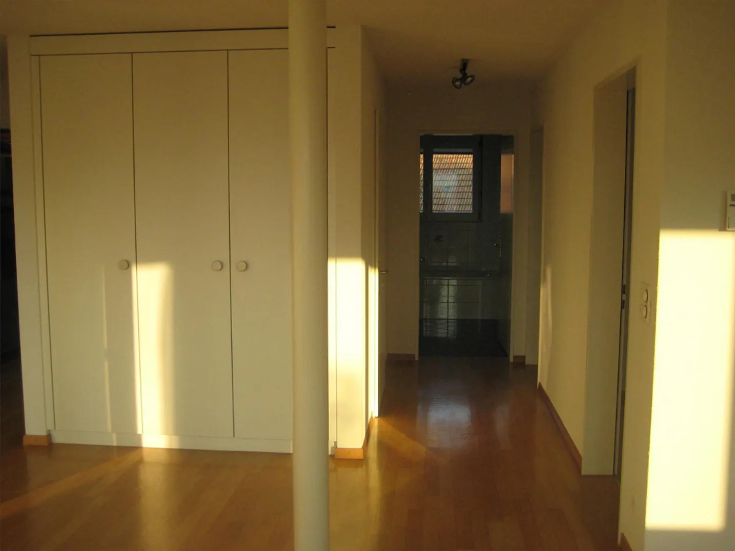 Appartement spacieux de 4,5 pièces incluant un box de garage + place de parking - Photo 6 sur 11