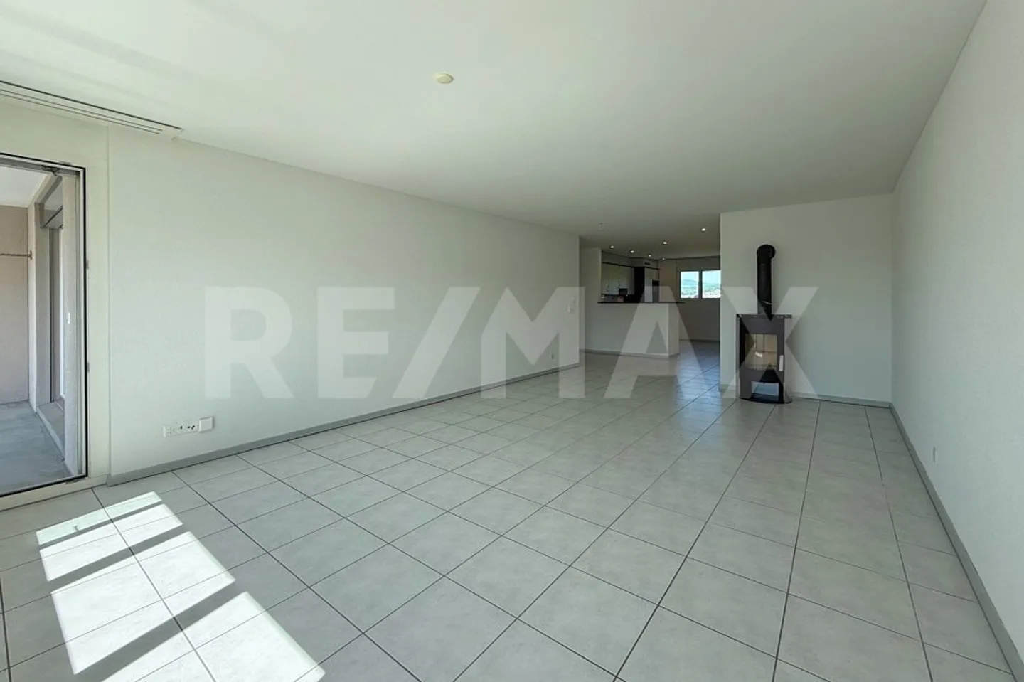 Situé au calme, bien entretenu et avec beaucoup de potentiel - Appartement 3½ pièces avec balcon sur le vert - Photo 5 sur 13
