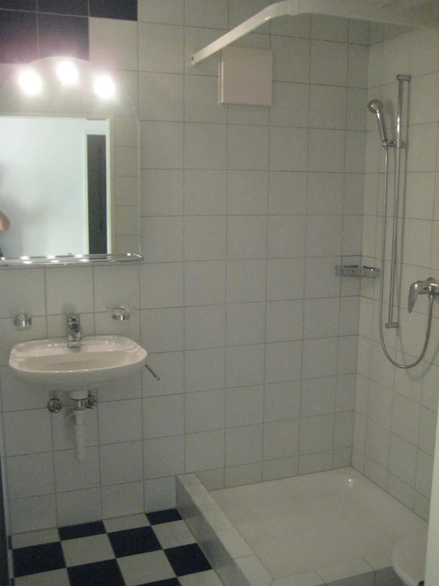 Appartement spacieux de 4,5 pièces incluant un box de garage + place de parking - Photo 9 sur 11