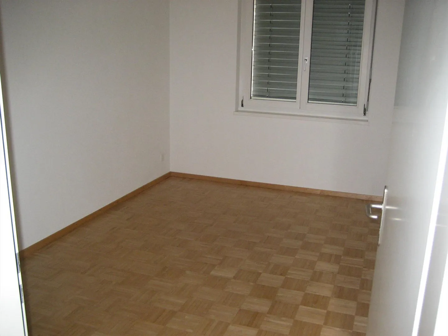 Appartement spacieux de 4,5 pièces incluant un box de garage + place de parking - Photo 11 sur 11