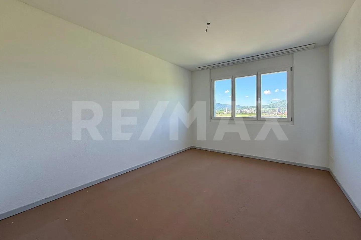 Situé au calme, bien entretenu et avec beaucoup de potentiel - Appartement 3½ pièces avec balcon sur le vert - Photo 9 sur 13