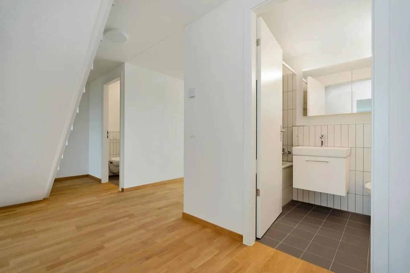 Renovated 4.5 Maisonette Apartment on the 20th Floor - Photo 7 of 9