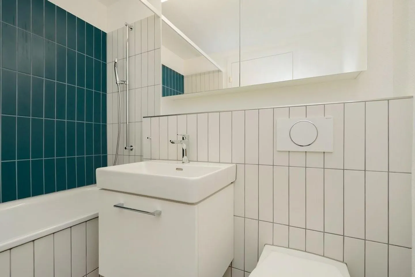 Renovated 4.5 Maisonette Apartment on the 20th Floor - Photo 9 of 9
