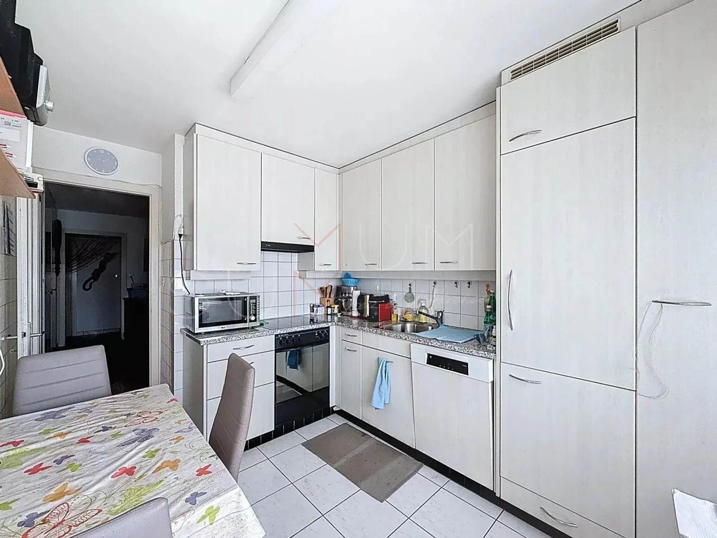 Appartamento luminoso di 4.5 stanze con balcone - Foto 4 di 10