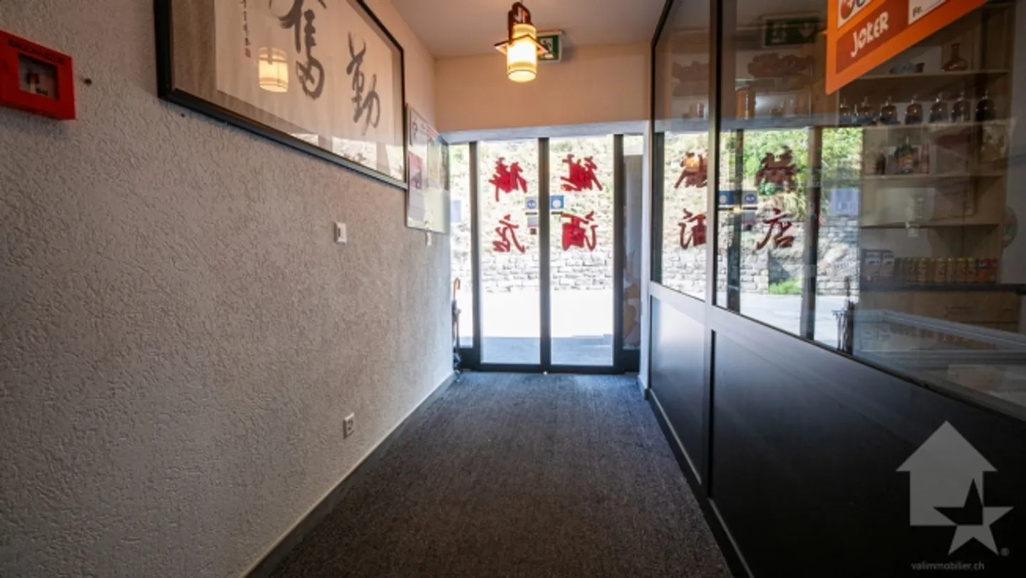 Renovated hotel-restaurant in the heart of the village with spectacular views - Photo 17 of 20