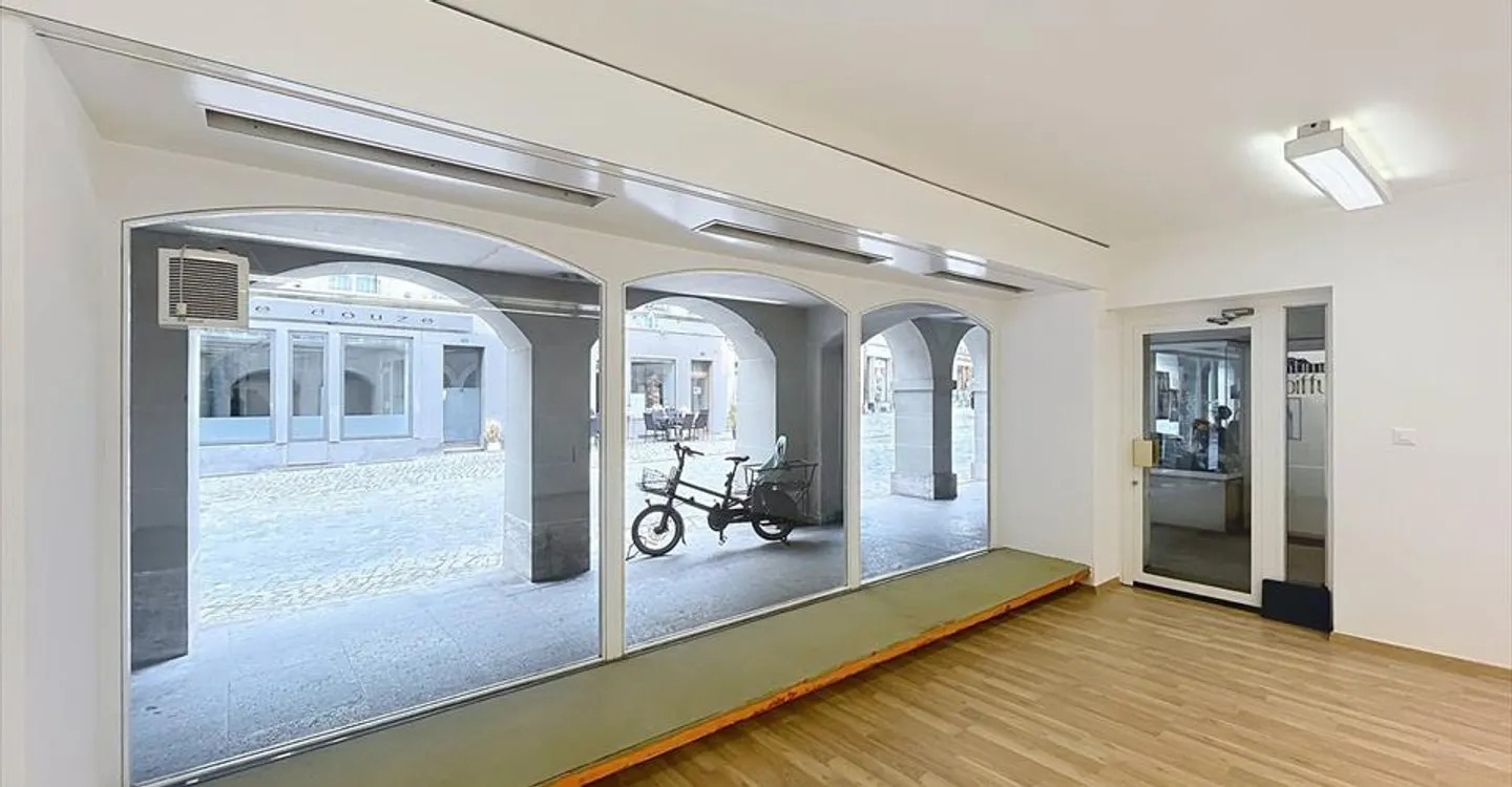 Immeuble mixte à louer - Photo 2 sur 7