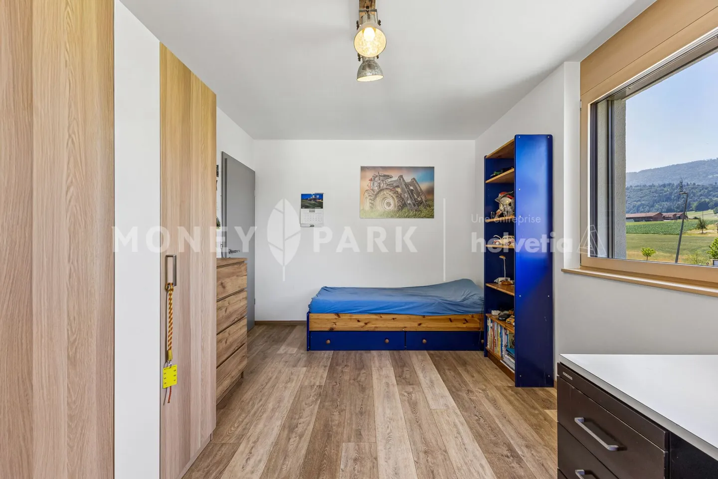 Wunderschöne 8-Zimmer-Immobilie mit technischem Hangar und vier Garagen - Foto 9 von 19