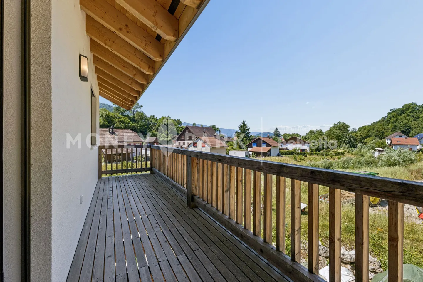 Wunderschöne 8-Zimmer-Immobilie mit technischem Hangar und vier Garagen - Foto 16 von 19