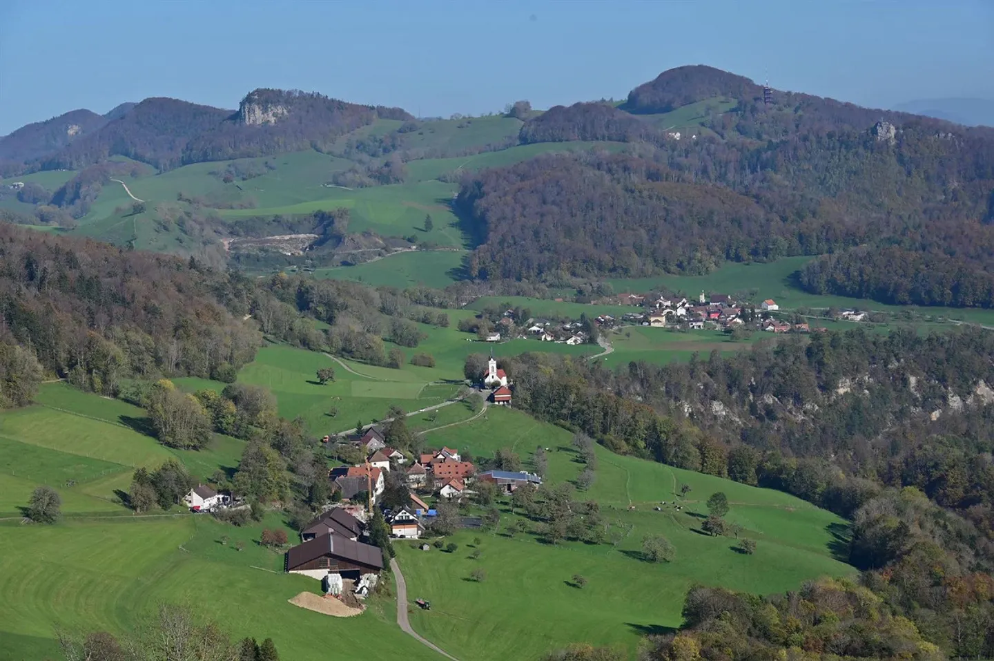 Appartamento 5½ locali recentemente ristrutturato con panorama sulle Alpi in una casa bifamiliare - Foto 2 di 3