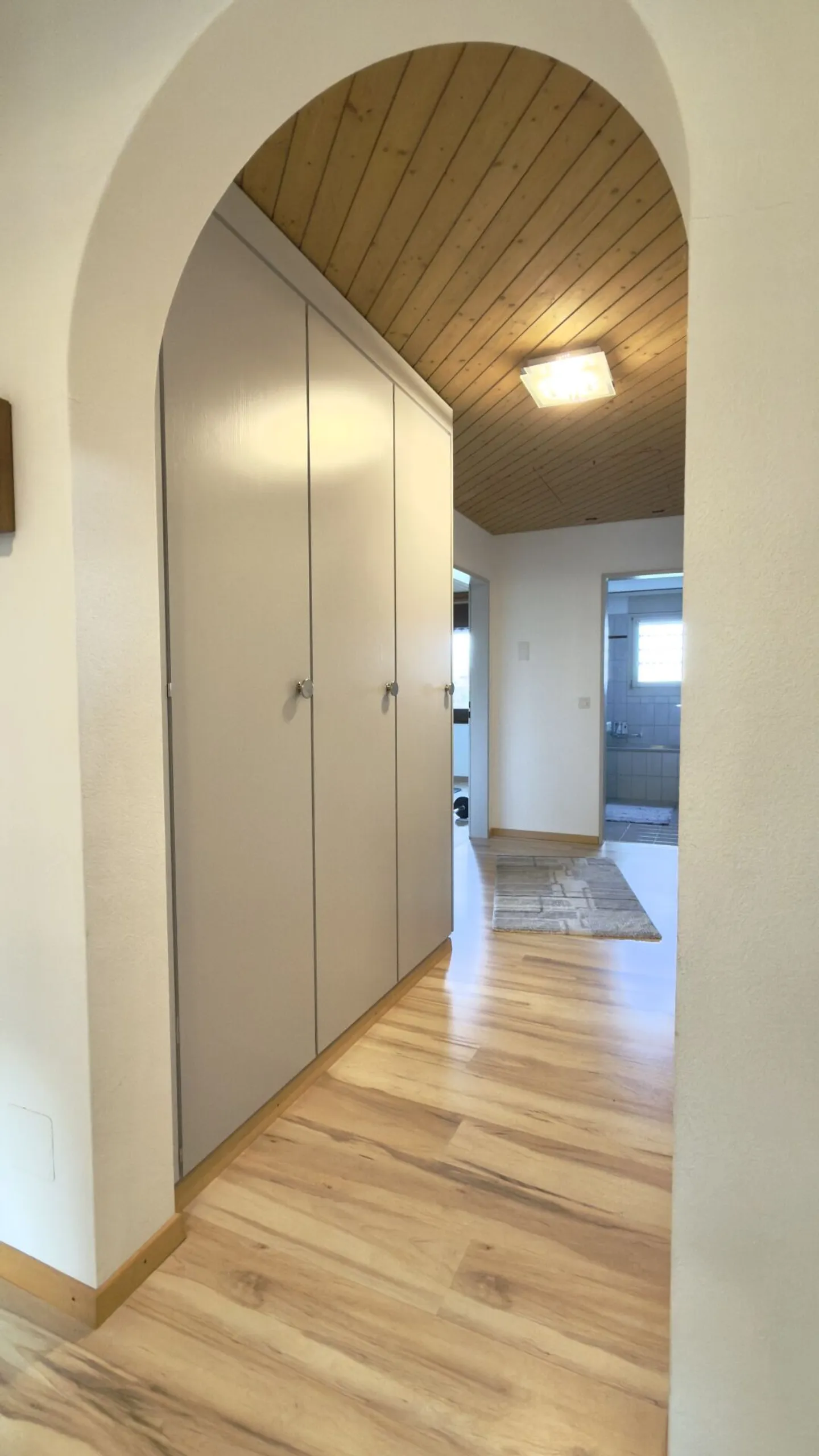 Spacious Penthouse Apartment with Privacy, View & Additional Rooms - Villmergen - Photo 14 of 28