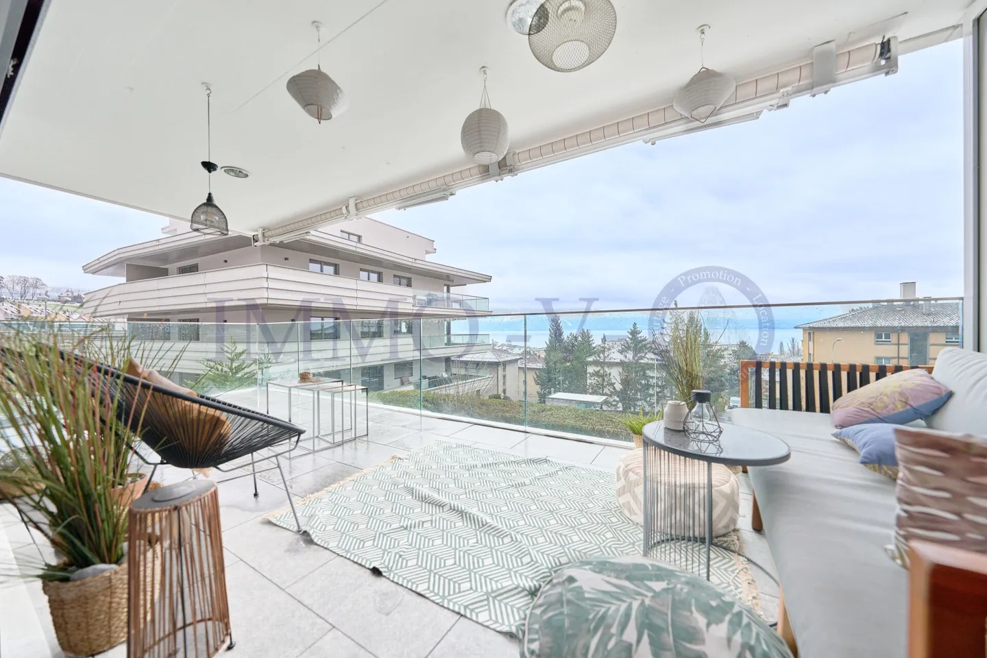 GERÄUMIGE HOCHWERTIGE WOHNUNG MIT BALKON + TERRASSE UND SEEBLICK - Foto 1 von 10