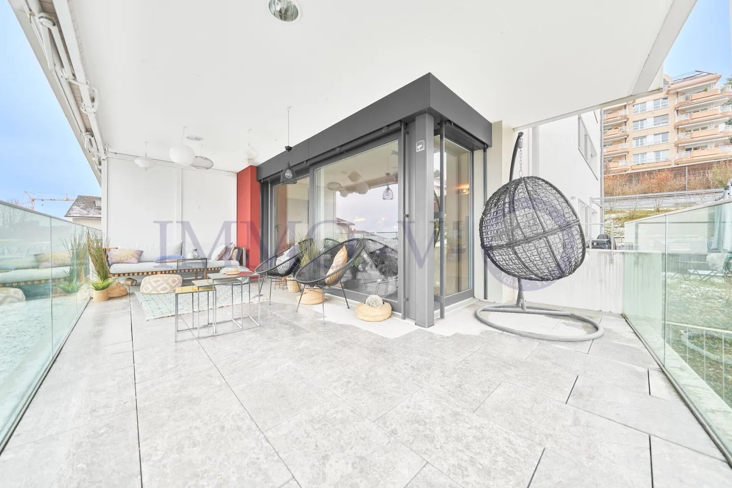 GERÄUMIGE HOCHWERTIGE WOHNUNG MIT BALKON + TERRASSE UND SEEBLICK - Foto 2 von 10