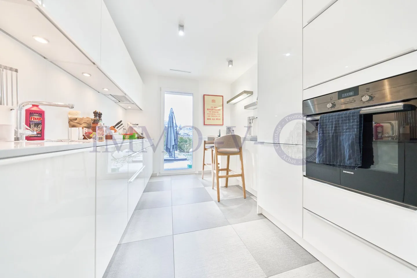 GERÄUMIGE HOCHWERTIGE WOHNUNG MIT BALKON + TERRASSE UND SEEBLICK - Foto 5 von 10