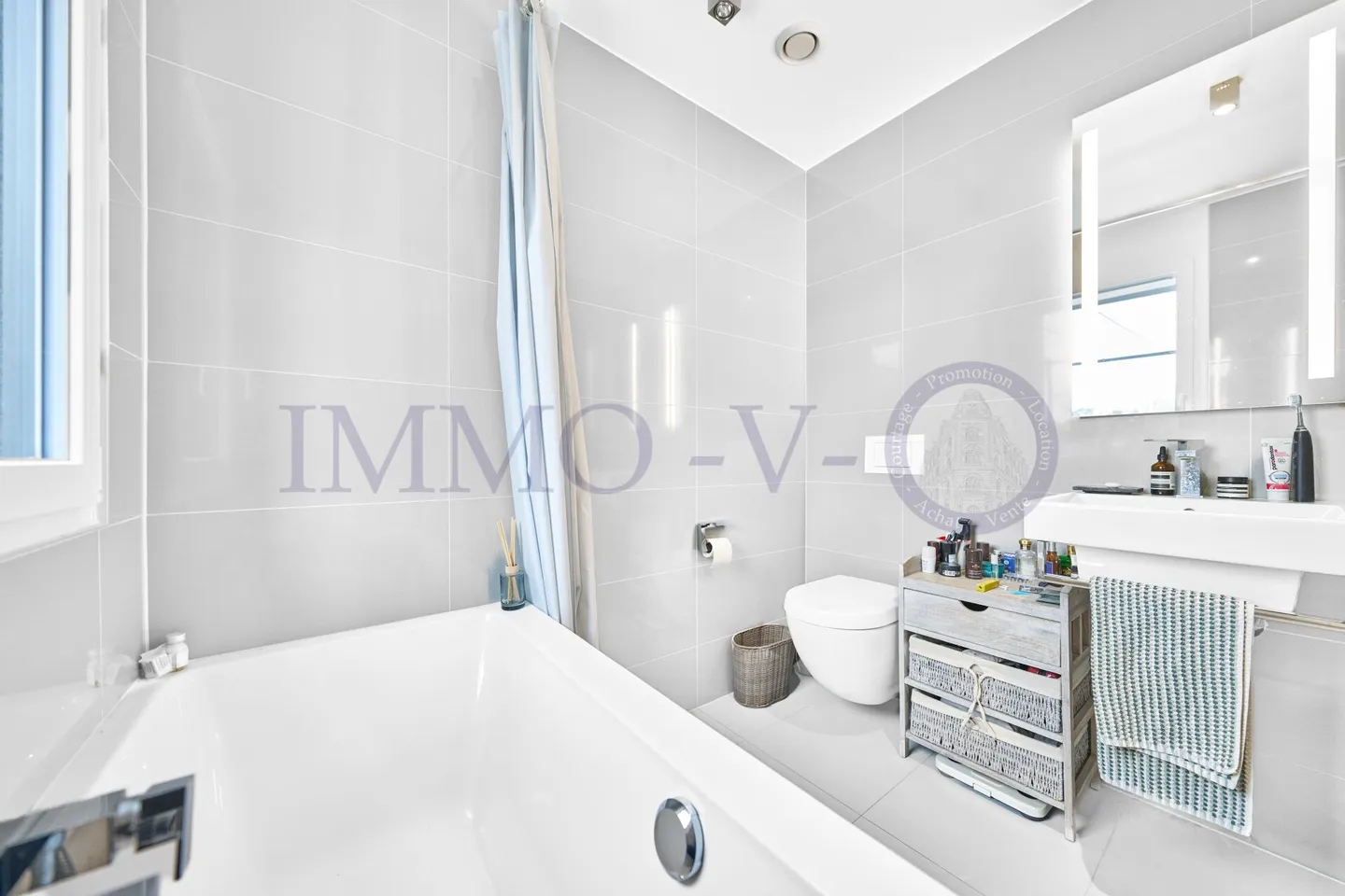 GERÄUMIGE HOCHWERTIGE WOHNUNG MIT BALKON + TERRASSE UND SEEBLICK - Foto 7 von 10