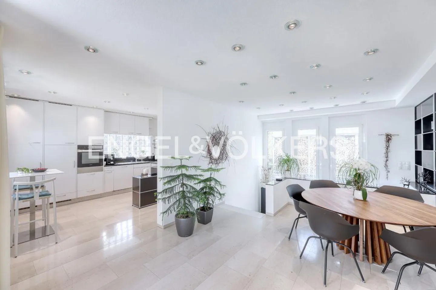Eleganz trifft Kreativität - Exklusives Wohnen mit Atelier/Büro - Photo 3 sur 12