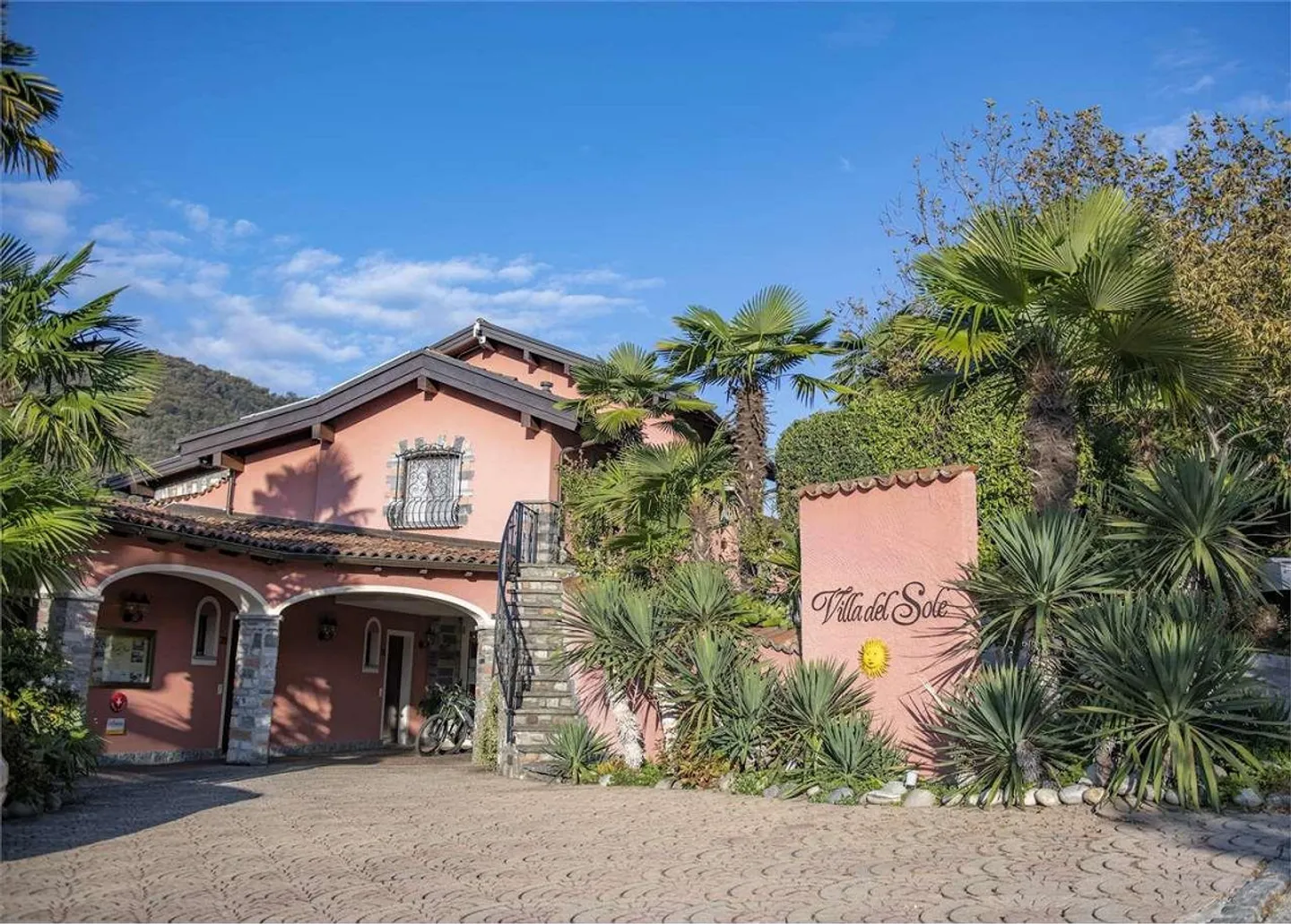 Villa del Sole - Exclusive real estate complex with lake view, swimming pool - Photo 1 of 13