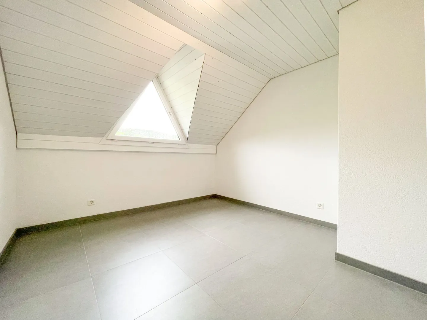 Elegantes Einfamilienhaus mit Garten - Foto 6 von 13