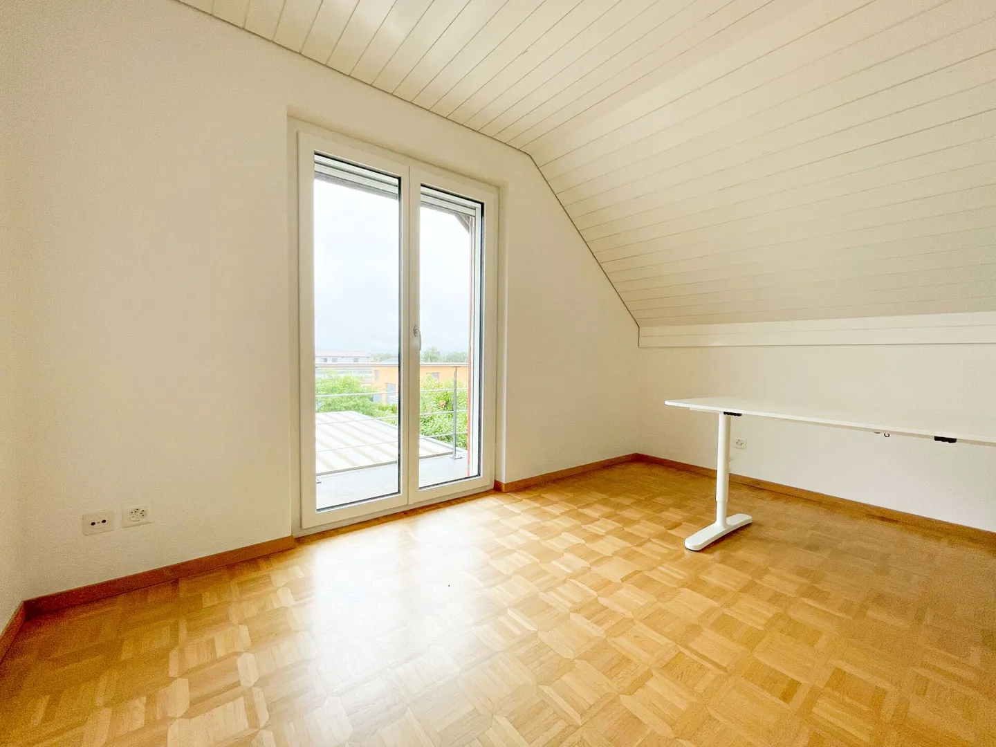 Elegantes Einfamilienhaus mit Garten - Foto 7 von 13