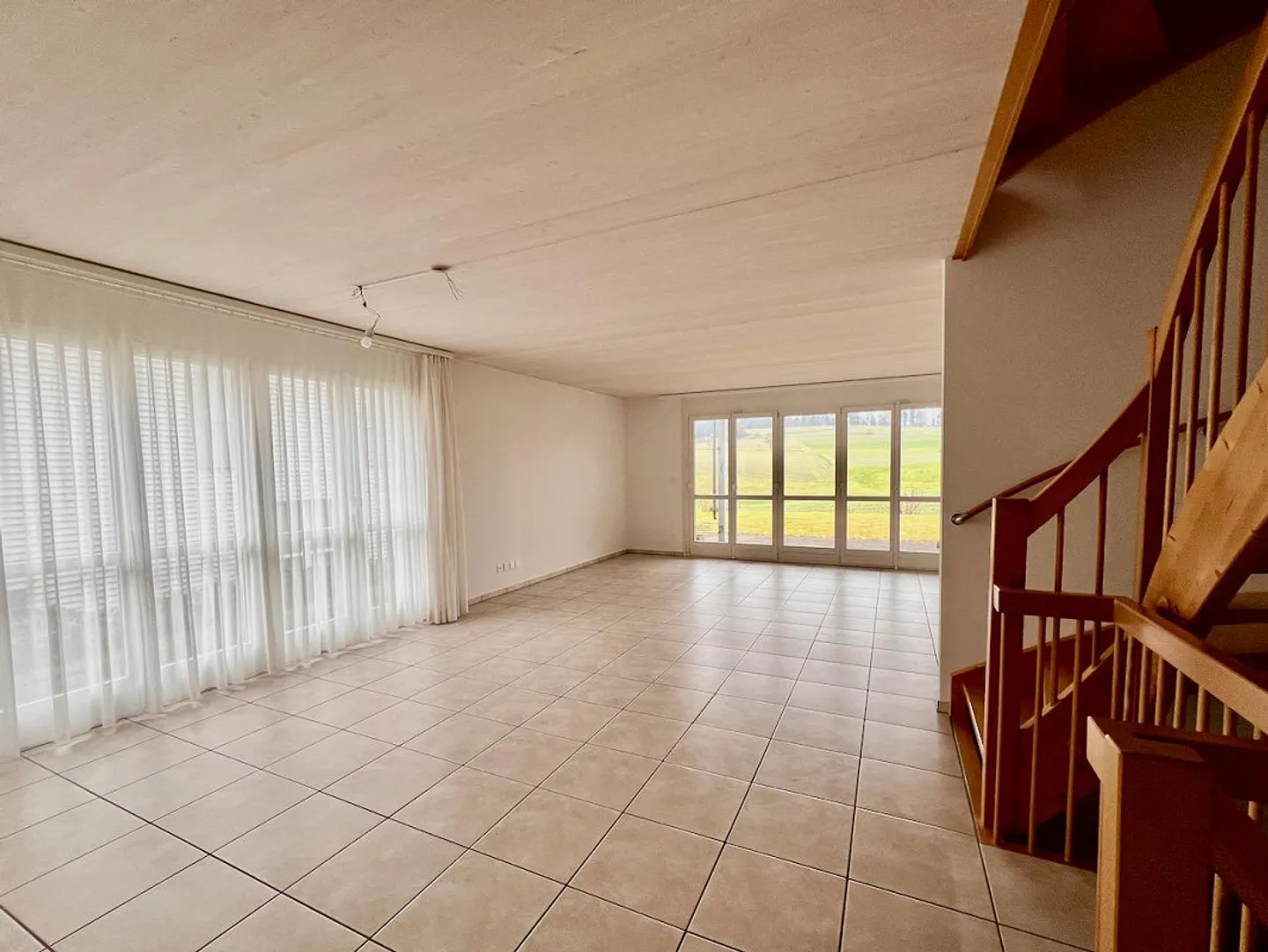 Wohnen am Stadtrand von Winterthur im grosszügigen Reiheneckhaus - Foto 2 von 12