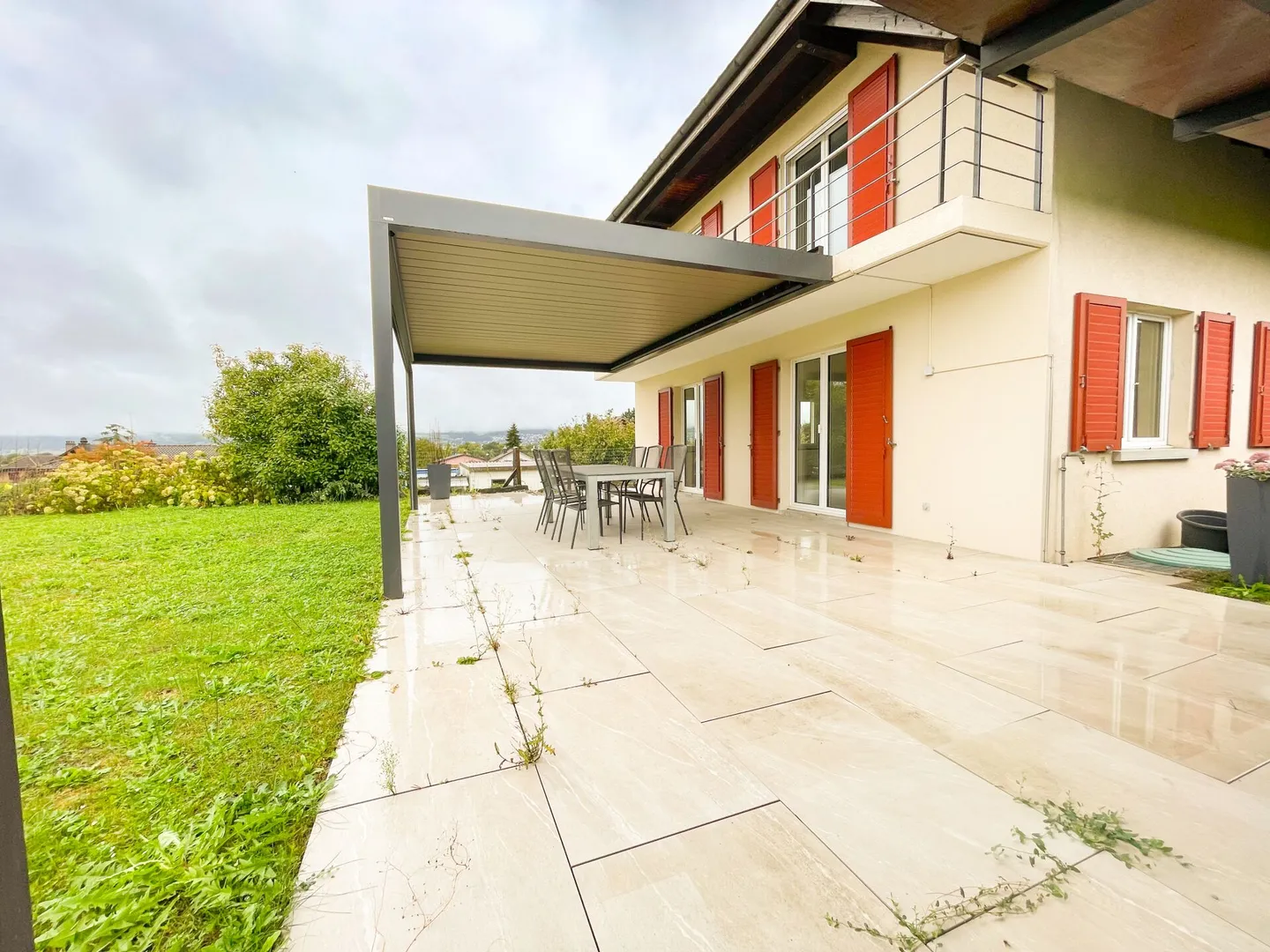 Elegantes Einfamilienhaus mit Garten - Foto 12 von 13