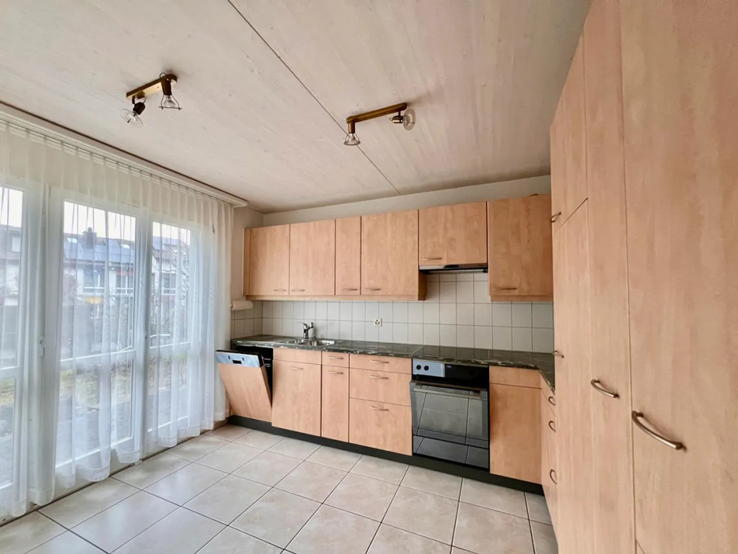 Wohnen am Stadtrand von Winterthur im grosszügigen Reiheneckhaus - Foto 3 von 12