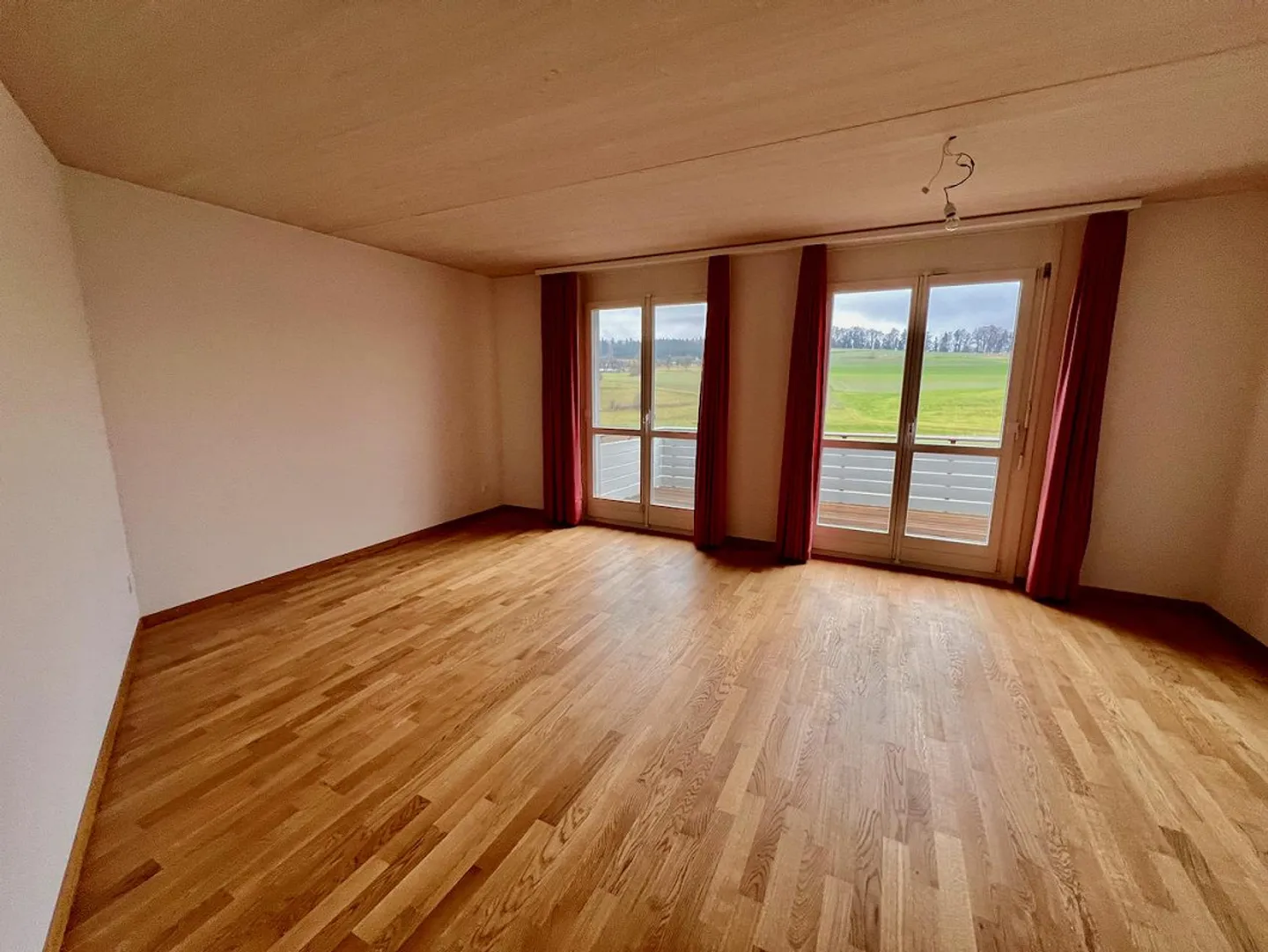 Wohnen am Stadtrand von Winterthur im grosszügigen Reiheneckhaus - Foto 4 von 12