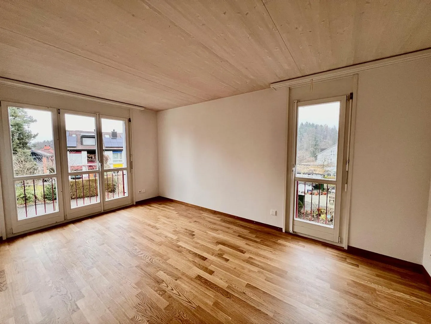 Wohnen am Stadtrand von Winterthur im grosszügigen Reiheneckhaus - Foto 5 von 12