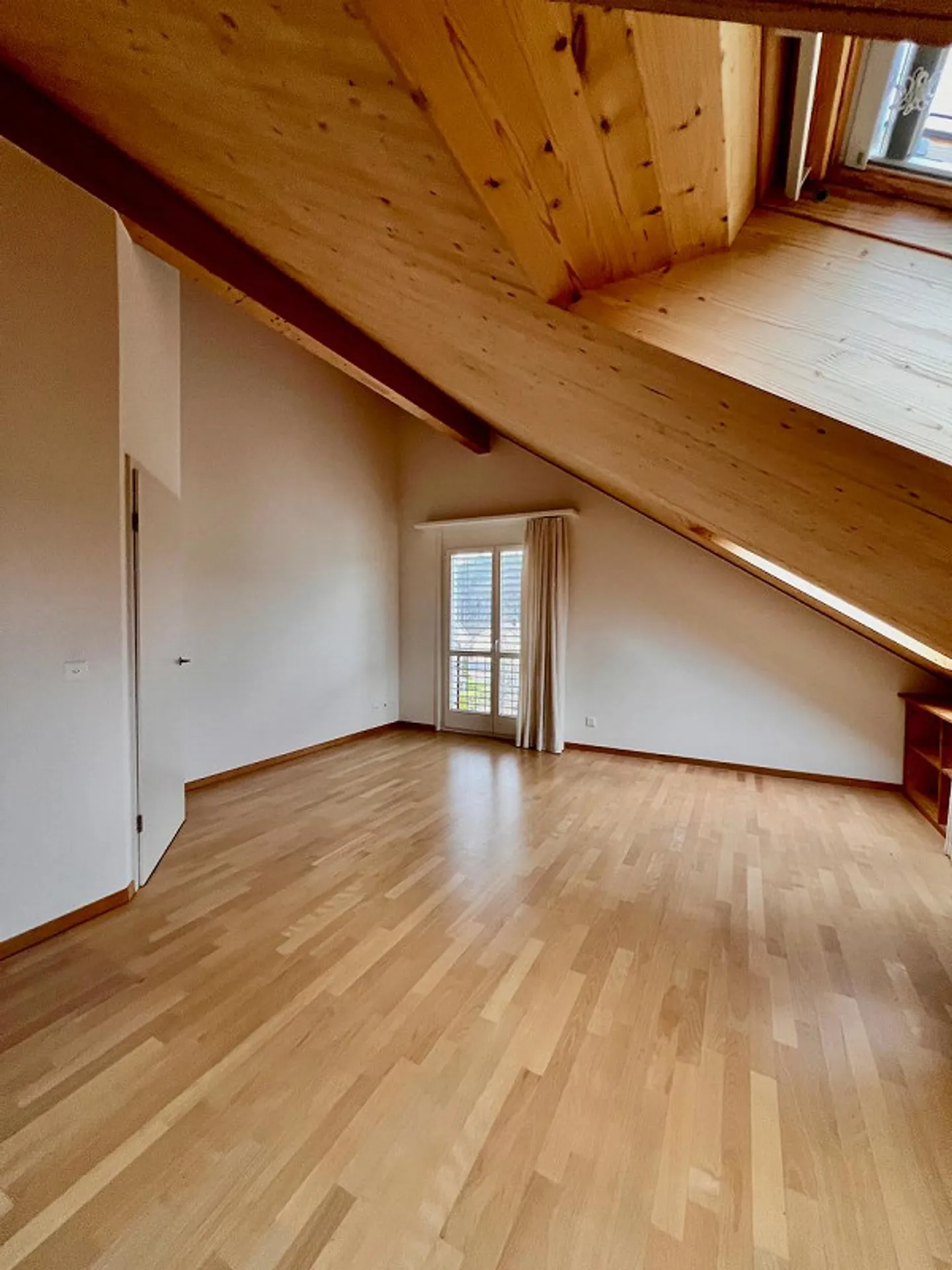 Wohnen am Stadtrand von Winterthur im grosszügigen Reiheneckhaus - Foto 8 von 12