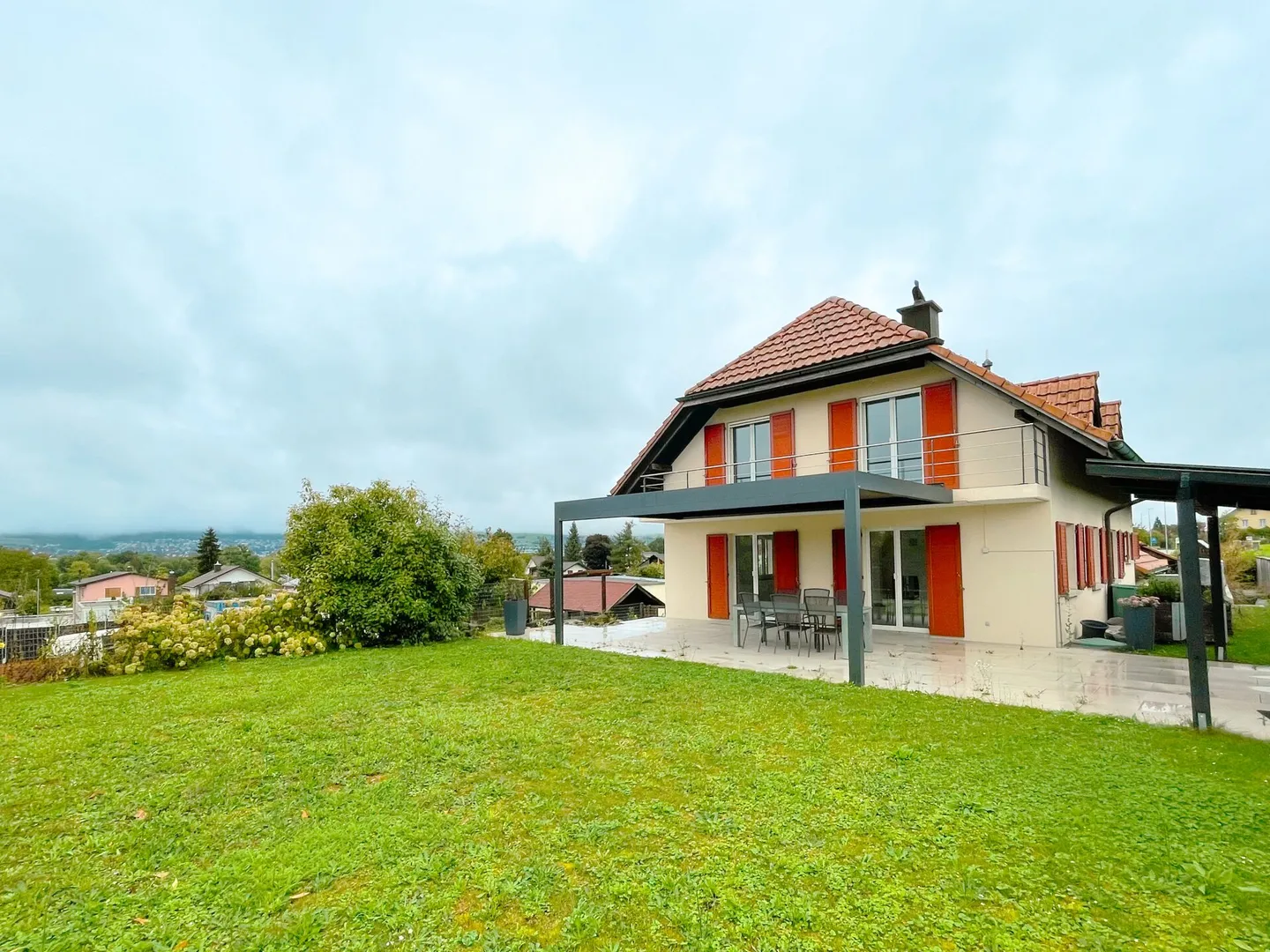 Elegantes Einfamilienhaus mit Garten - Foto 10 von 13