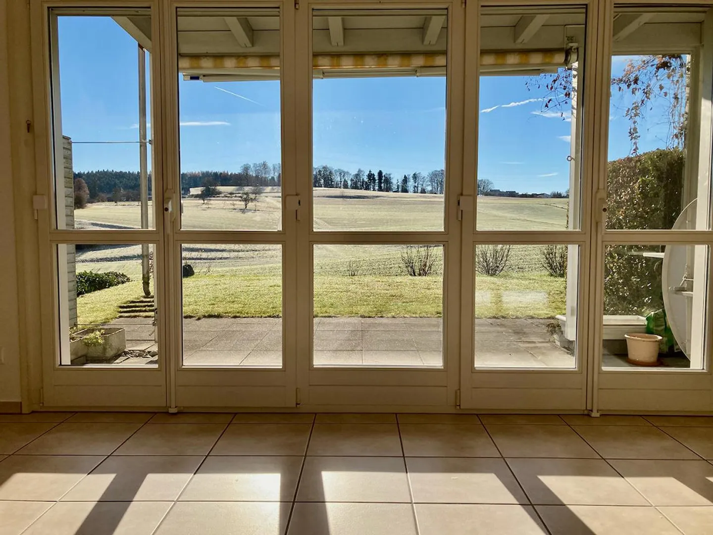 Wohnen am Stadtrand von Winterthur im grosszügigen Reiheneckhaus - Foto 1 von 12