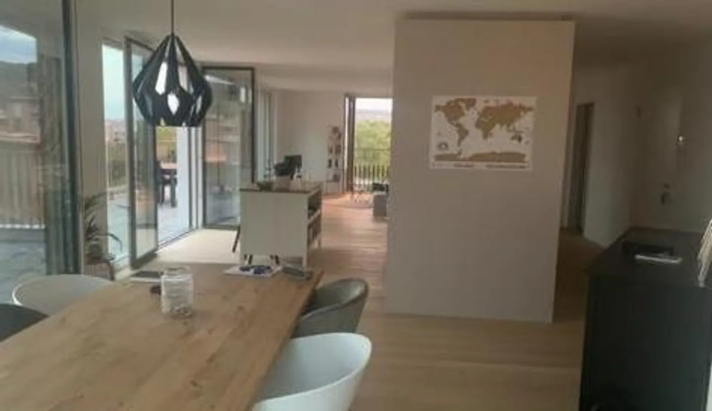 Appartement en Attique de 2,5 pièces - Photo 2 sur 9
