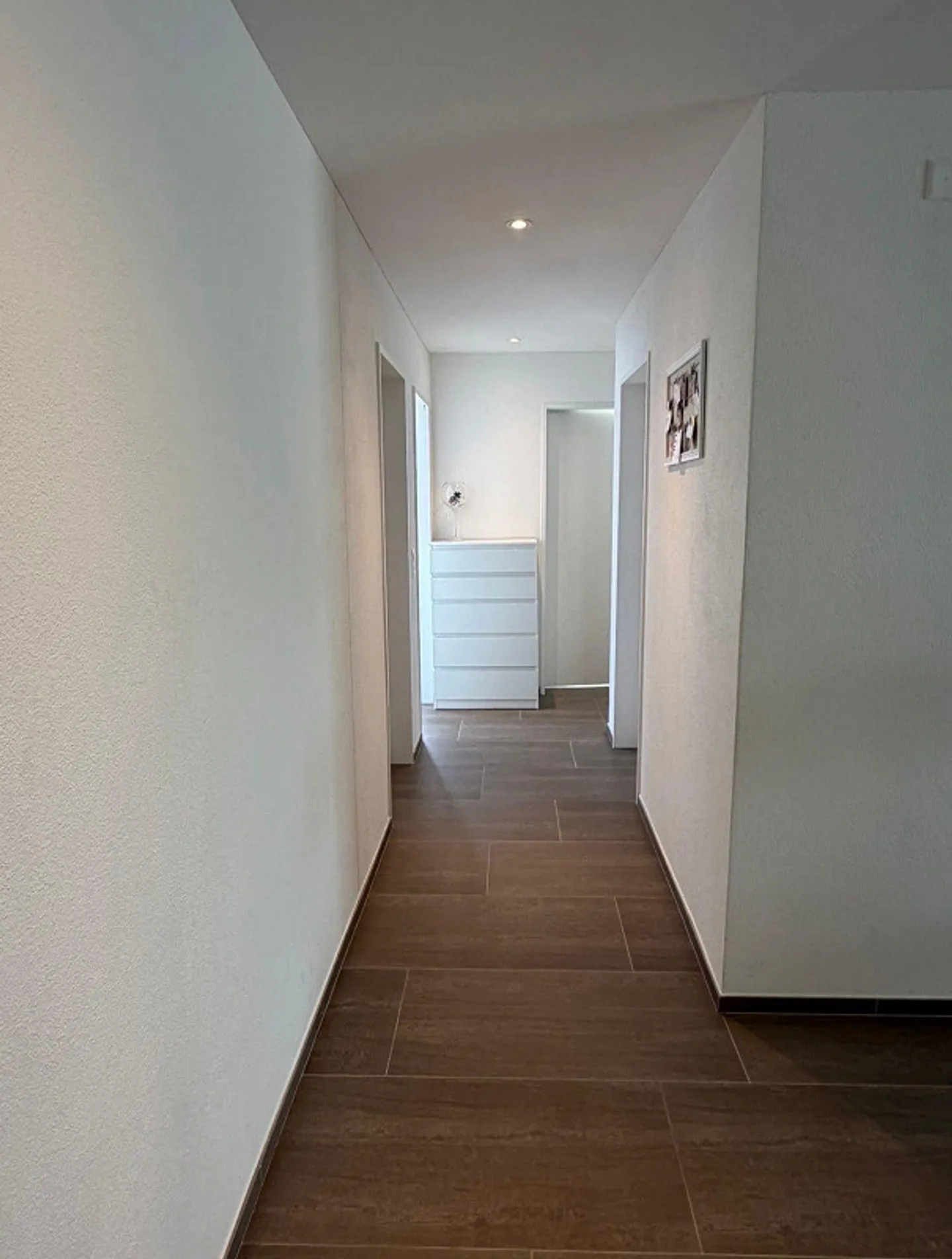 Appartement moderne et lumineux de 4,5 pièces avec grande terrasse et jardin. - Photo 9 sur 12