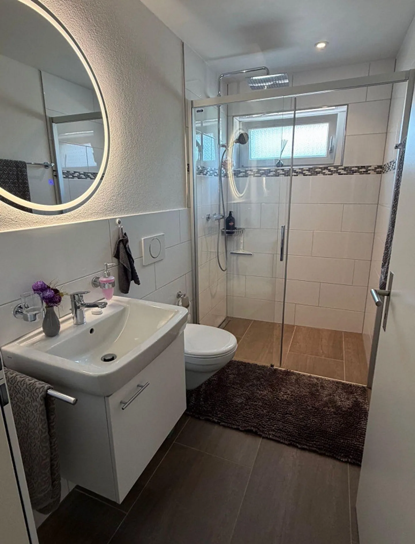 Appartement moderne et lumineux de 4,5 pièces avec grande terrasse et jardin. - Photo 10 sur 12