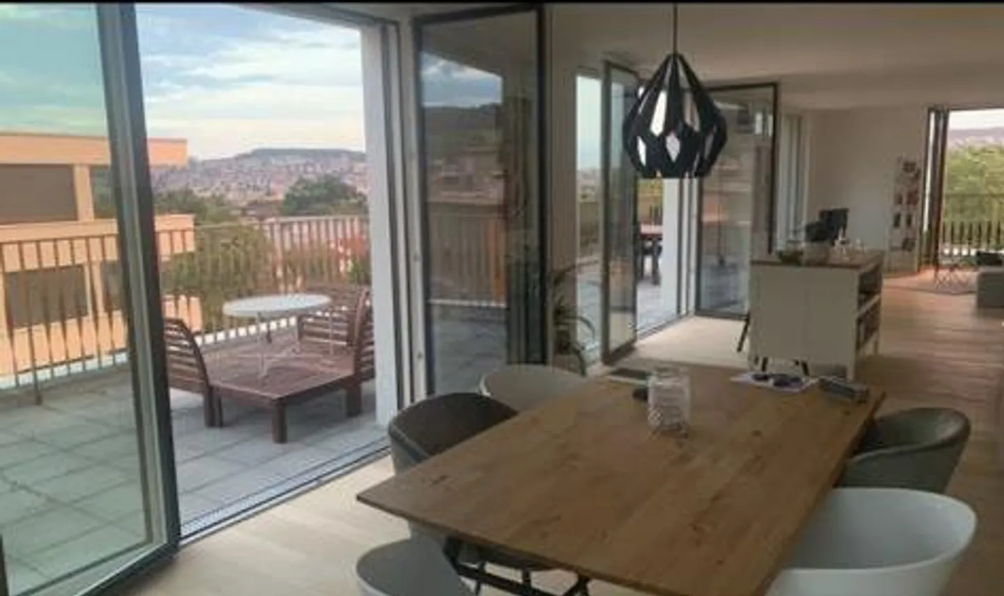 Appartement en Attique de 2,5 pièces - Photo 3 sur 9