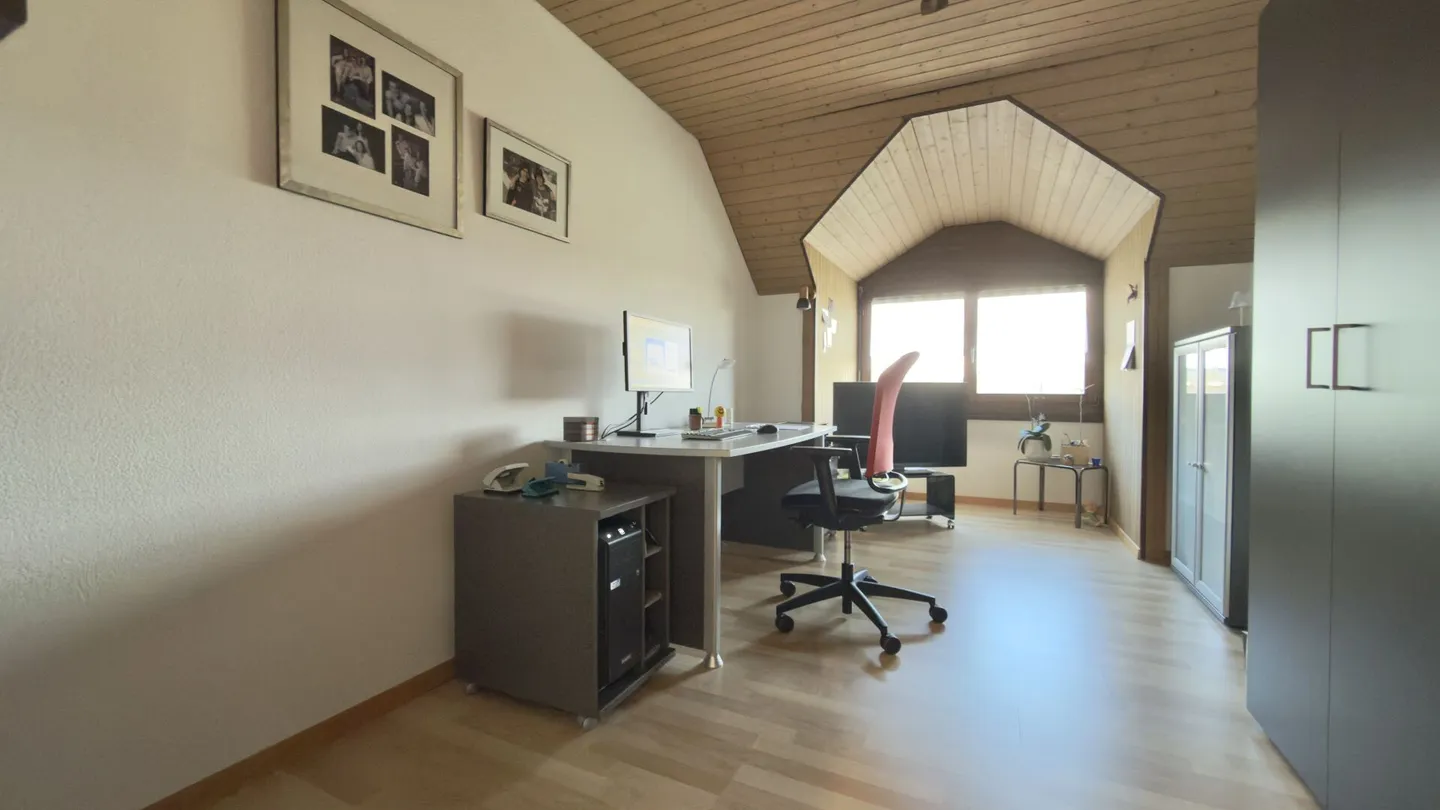 Spacious Penthouse Apartment with Privacy, View & Additional Rooms - Villmergen - Photo 26 of 28