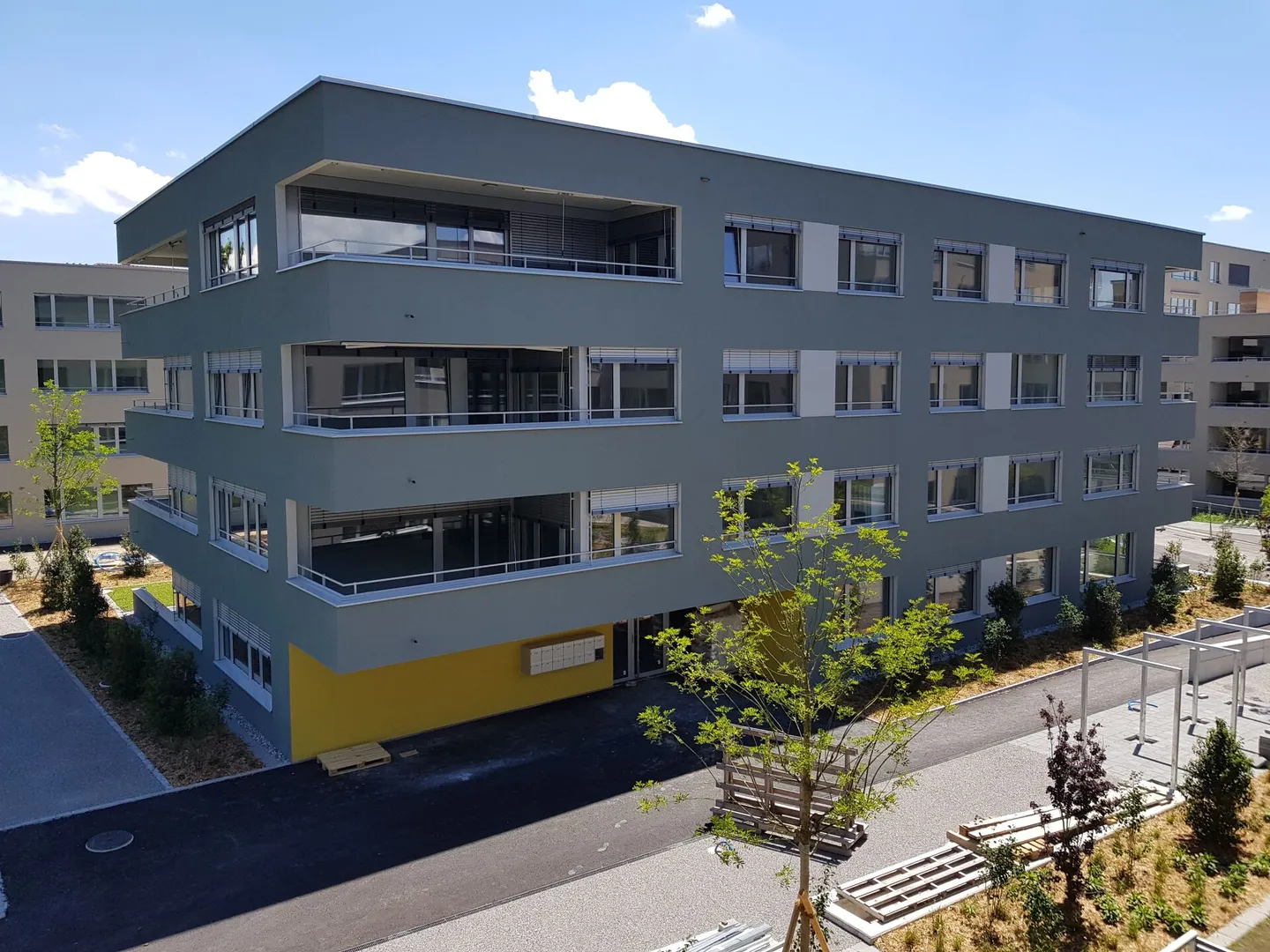 Versatile usable storage / hobby room near the train station! - Photo 1 of 4