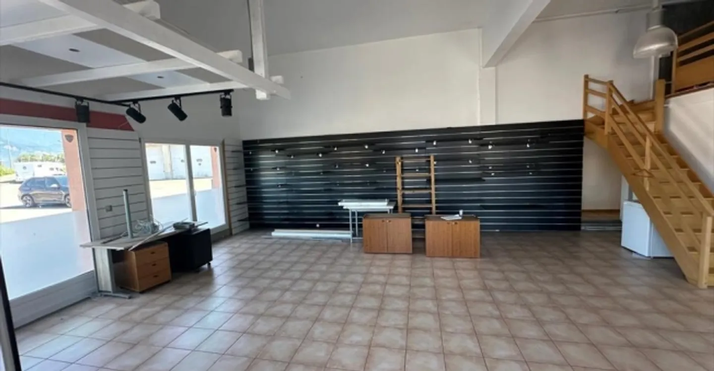 Immeuble mixte à louer - Photo 1 sur 3