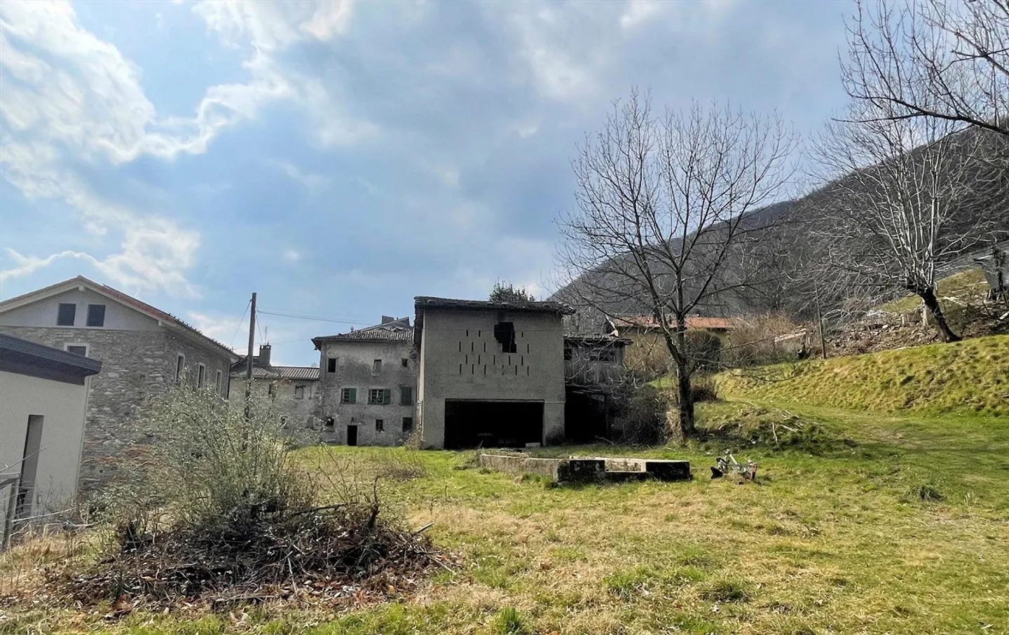 Terreno edificabile di 1300 mq immerso nella natura - Foto 4 di 11