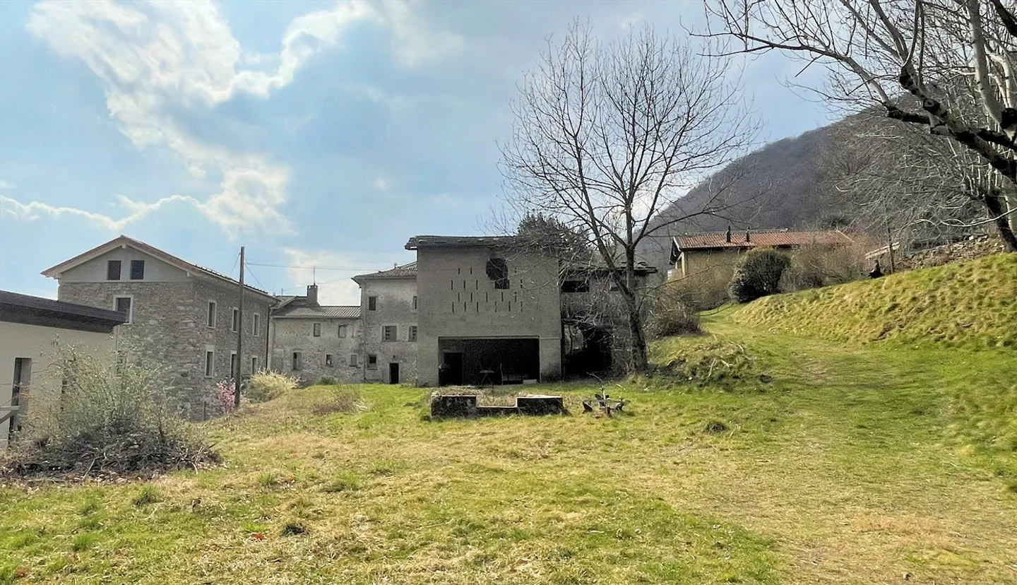 Terreno edificabile di 1300 mq immerso nella natura - Foto 5 di 11