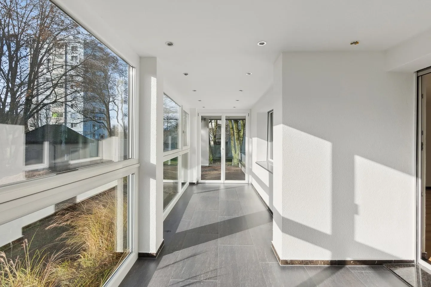 Appartamenti completamente ristrutturati con giardino d'inverno e balcone - Foto 4 di 12