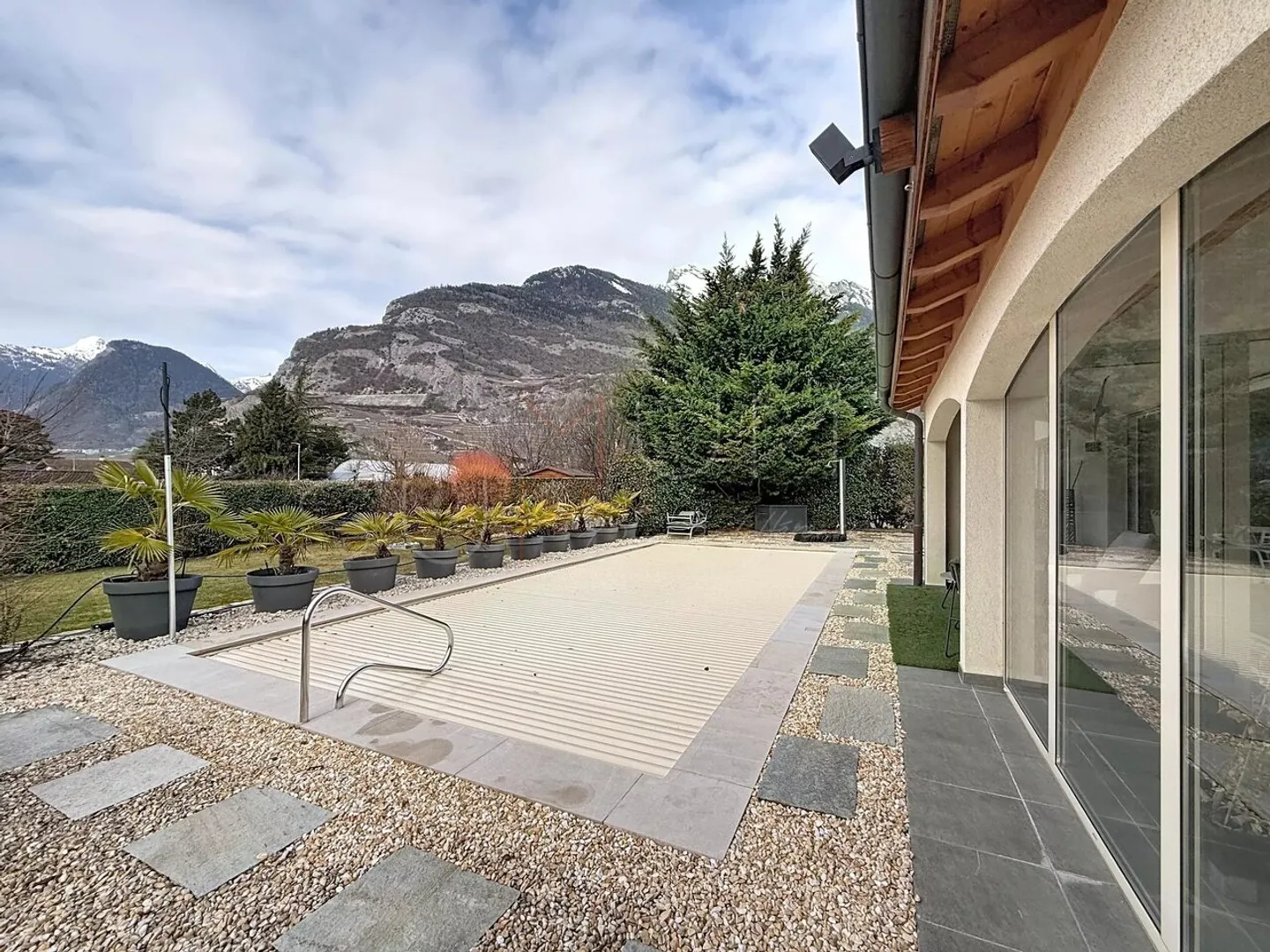 Villa exceptionnelle avec piscine à Ardon, une rareté sur le marché - Photo 3 sur 13