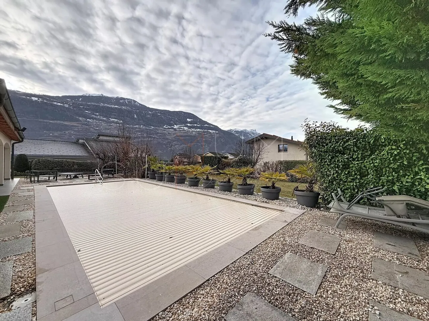 Villa exceptionnelle avec piscine à Ardon, une rareté sur le marché - Photo 4 sur 13