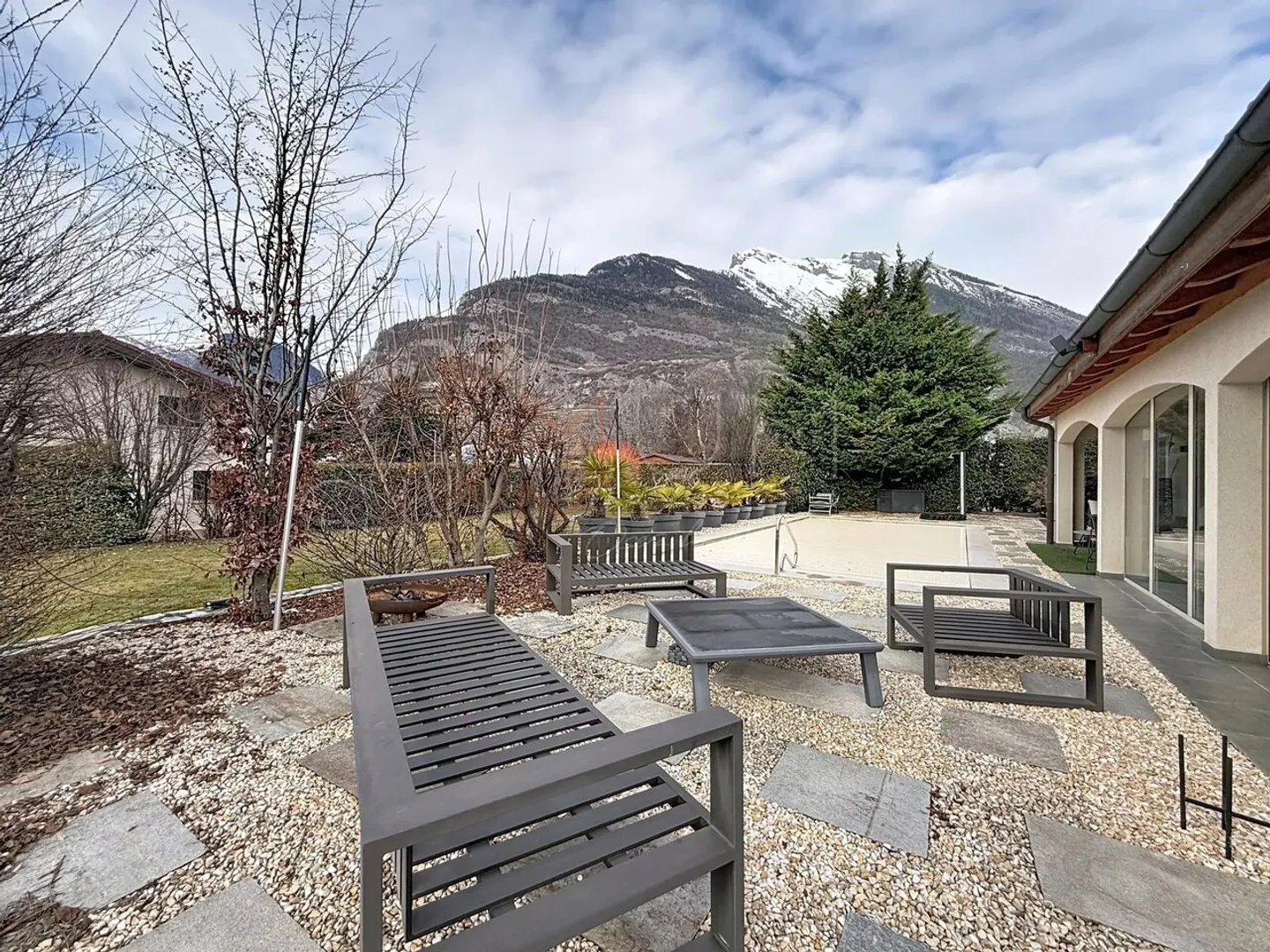 Villa exceptionnelle avec piscine à Ardon, une rareté sur le marché - Photo 2 sur 13