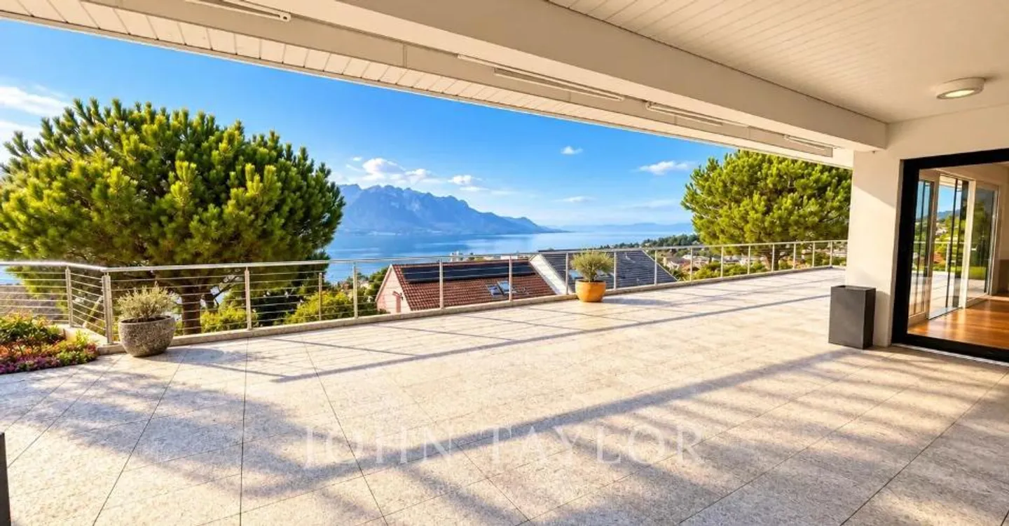 Individual villa in a quiet location with panoramic lake view - Photo 4 of 12
