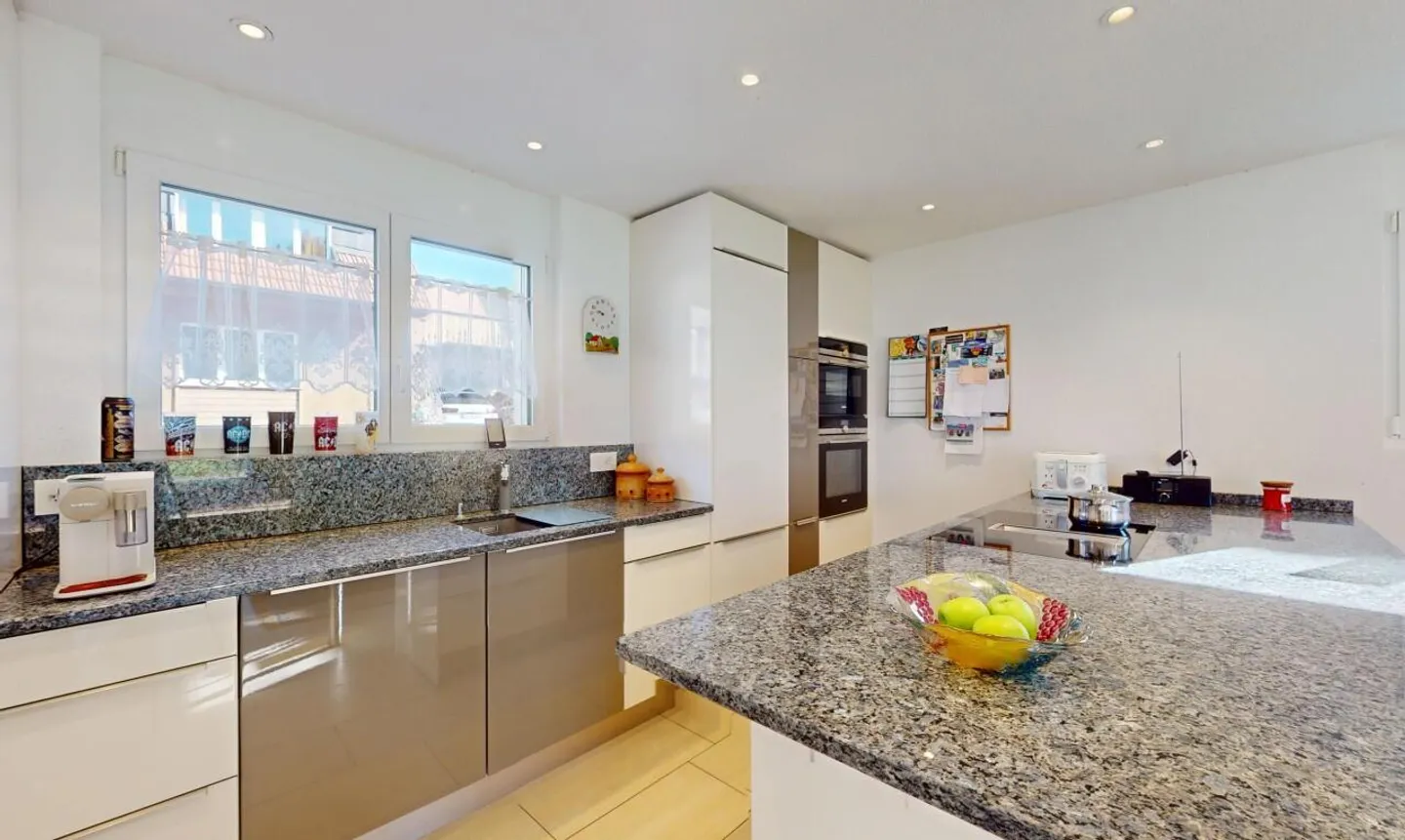 Age-appropriate bungalow in idyllic location - Photo 8 of 13