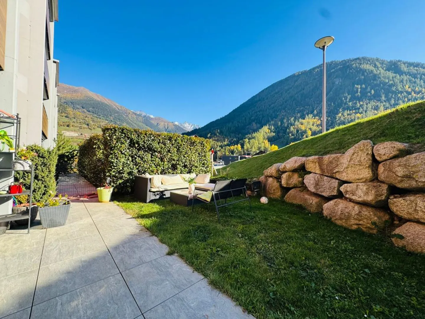 Stunning 4.5-room apartment in Orsières - ideal for a family - Photo 2 of 10