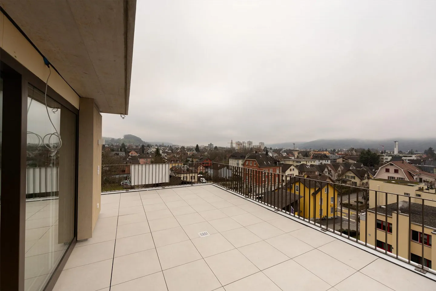 Maison de terrasse en duplex exclusive de 4,5 pièces avec vue de rêve - Photo 10 sur 10